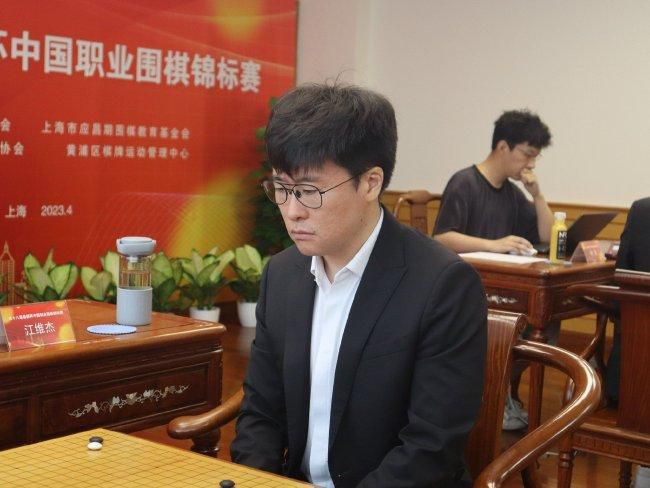 所以我需要保证他在一个单纯温润的基础上，做一些不同的情感诠释，包括一些大情绪，所以我觉得还是一个挑战。