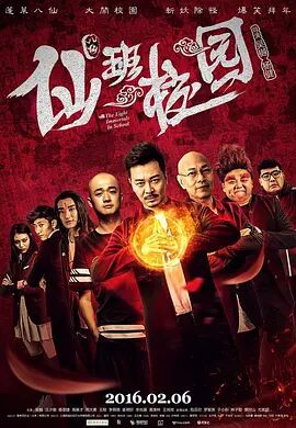 裘德·洛身着灰色西装外套，内搭白色衬衫，尽显英伦绅士风范。